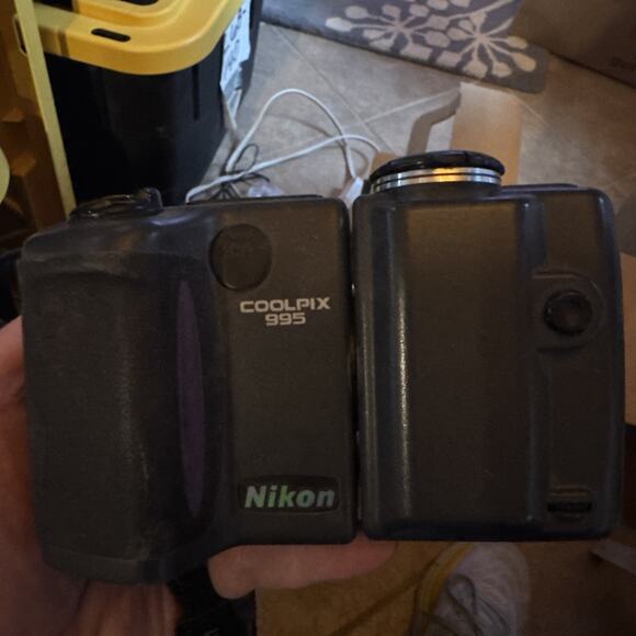 Nikon COOLPIX 995 3.2MP Digital Camera - Black - Untested - Cord Not Included - Picture 1 of 5